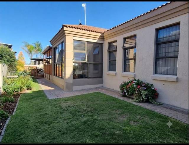 4 BEDROOM HOUSE FOR SALE IN HARTENBOS HEUWELS